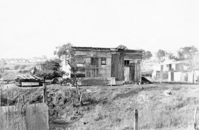 "Humpies" in Platts Estate, Waratah, Newcastle 1953. SLNSW